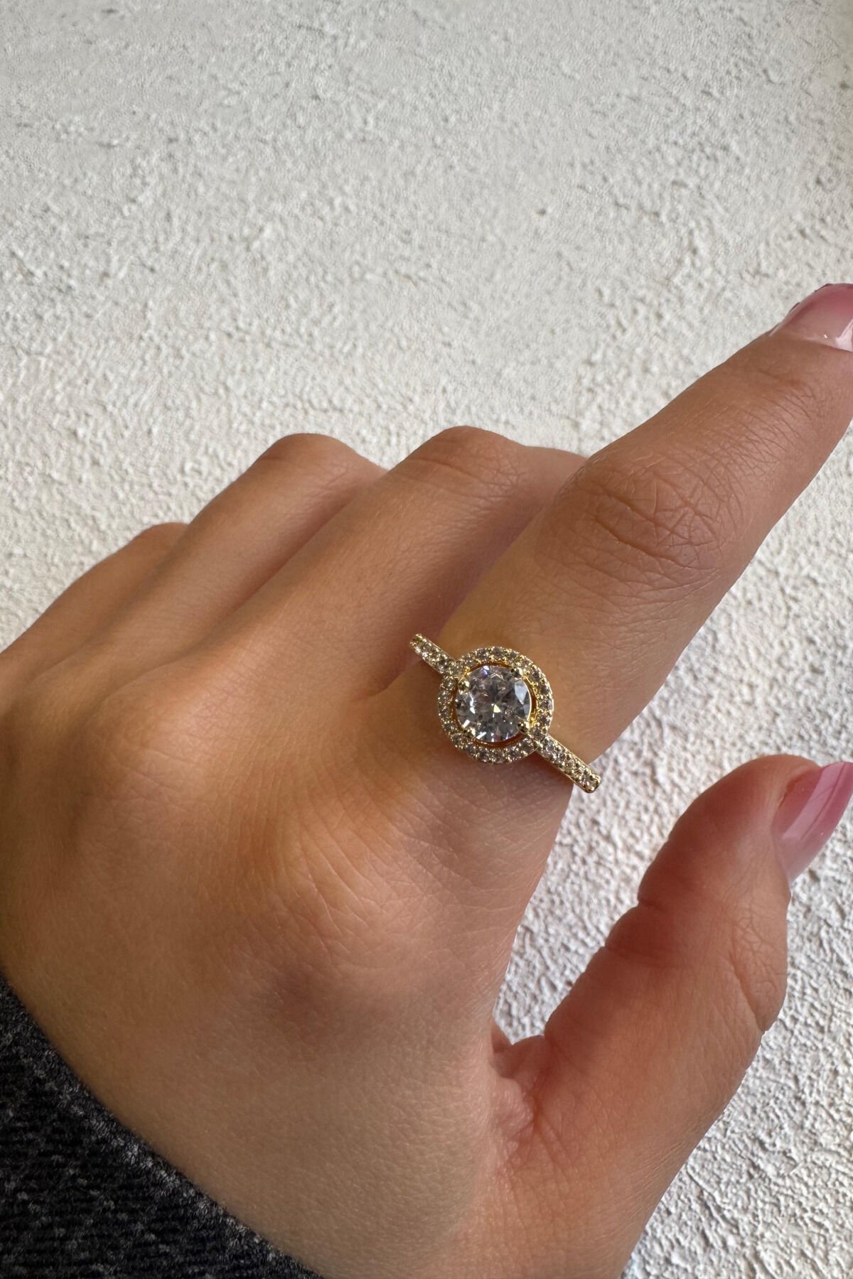 Özel seri Aurina Tek Taş Yarım Tur Minimal Taşlı Tasarım Ayarlanabilir Kadın Çelik Yüzük