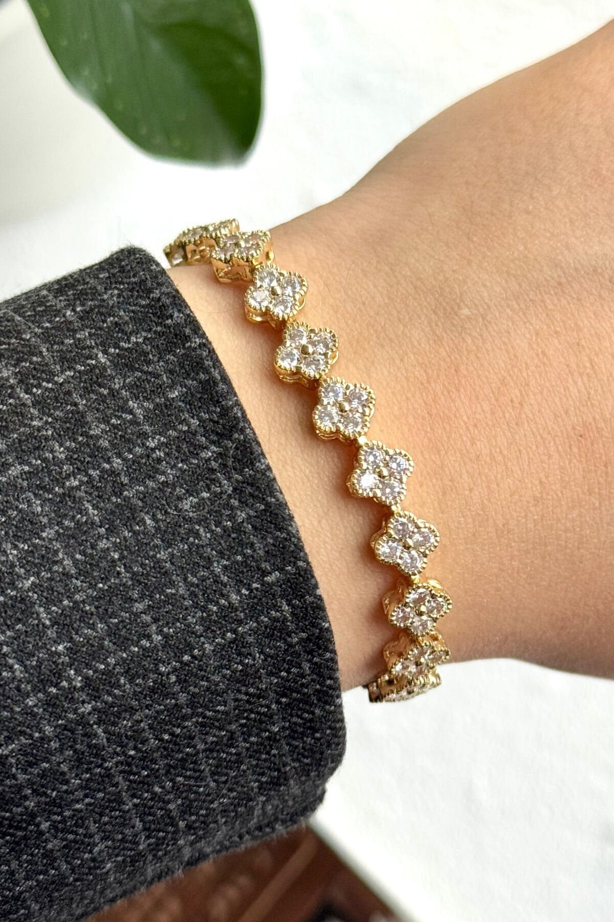 Premium Seri Full Taş Tam Tur Yonca Tasarım Ayarlanabilir Kadın Çelik Bileklik Kelepçe