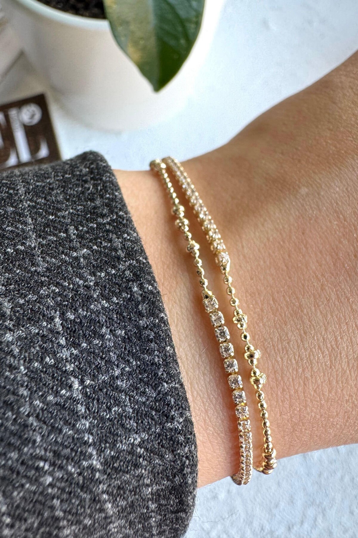 Yarım Tur Top Zincirli Yarım Tur Zirkon Taşlı Su Yolu Tasarım Çift Görünüm Kadın Çelik Bileklik