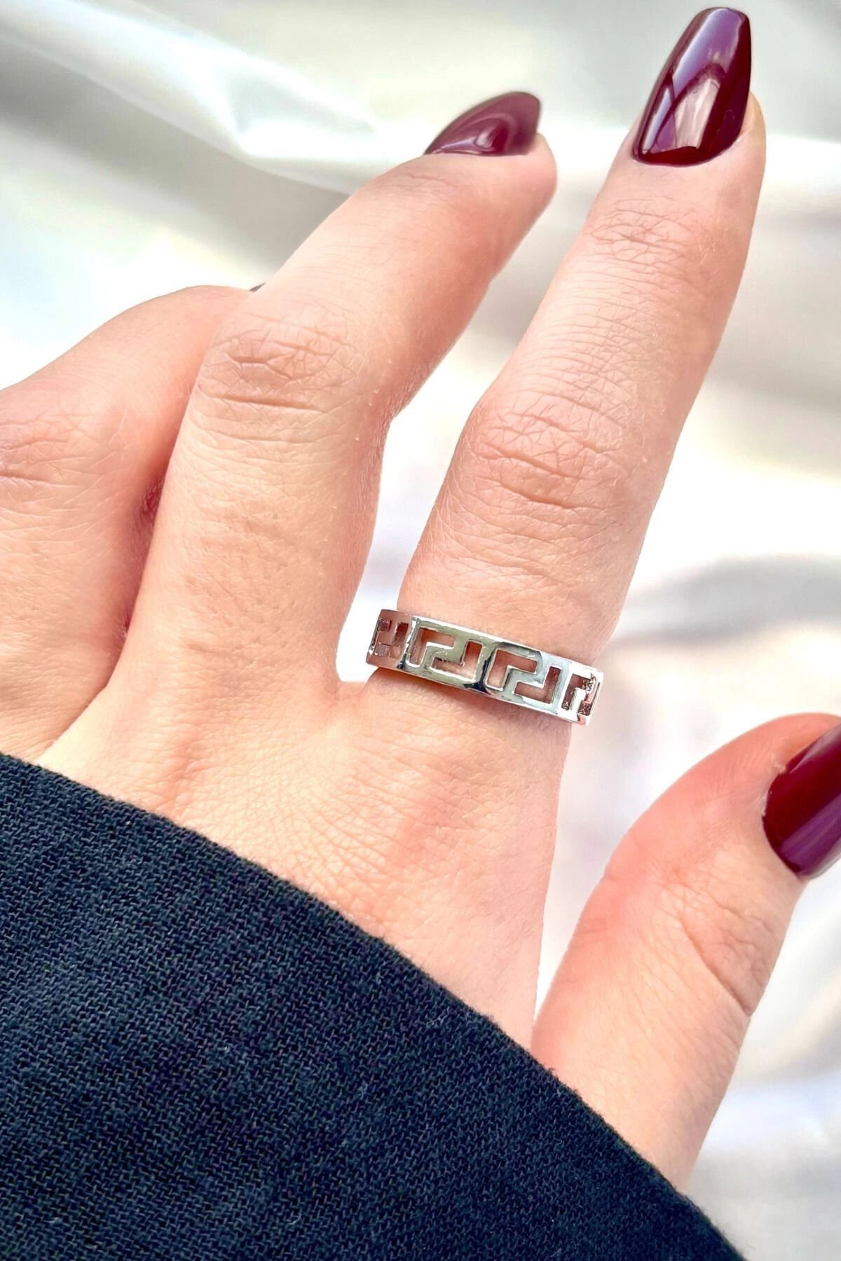 Premium Seri Font Tasarım Cilalı Ayarlanabilir Kadın Yüzük