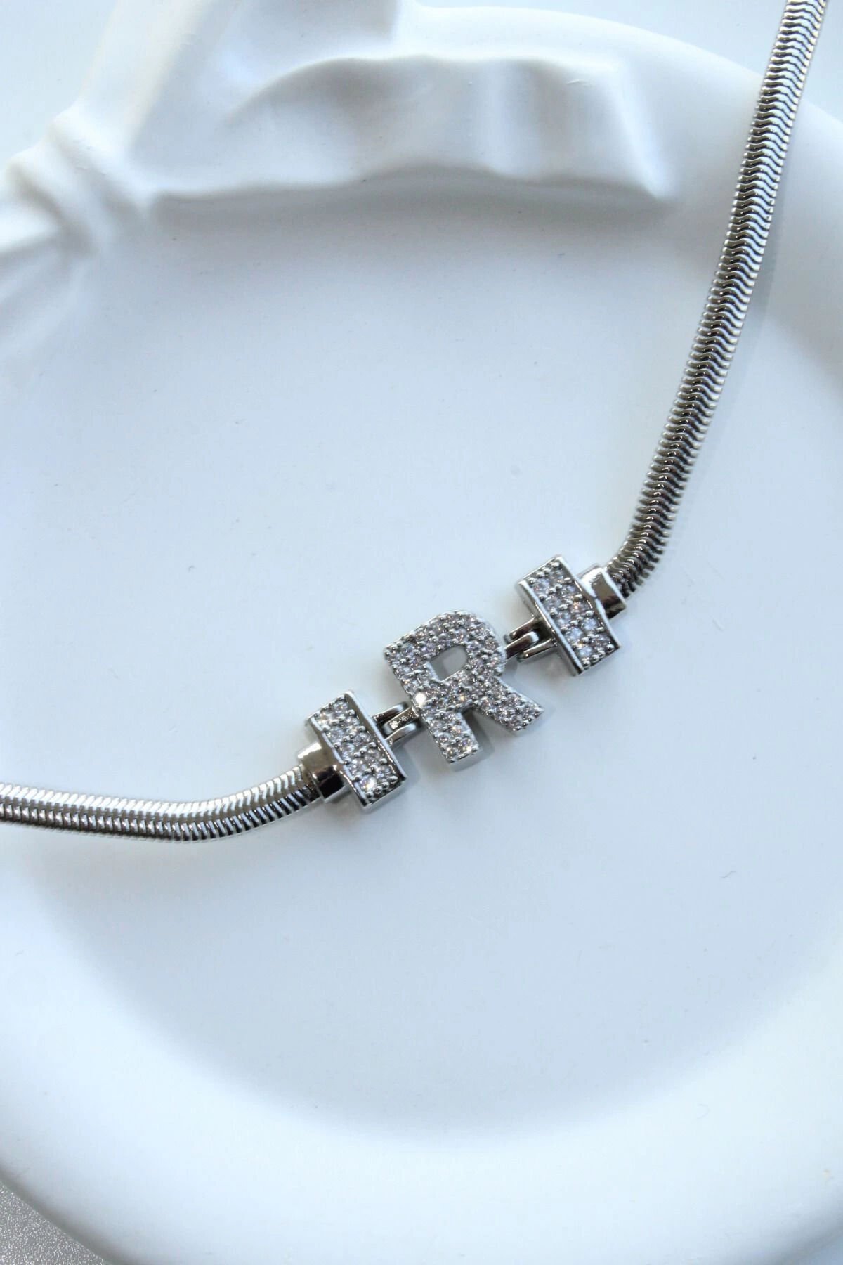 İthal Seri R Harfi Balık Sırtı Zincirli Kadın Çelik Bileklik Kararmaz Renk Atmaz