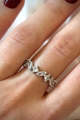 Premium Seri Karışık Sıra Taşlı Tasarım Ayarlanabilir Kadın Çelik Yüzük