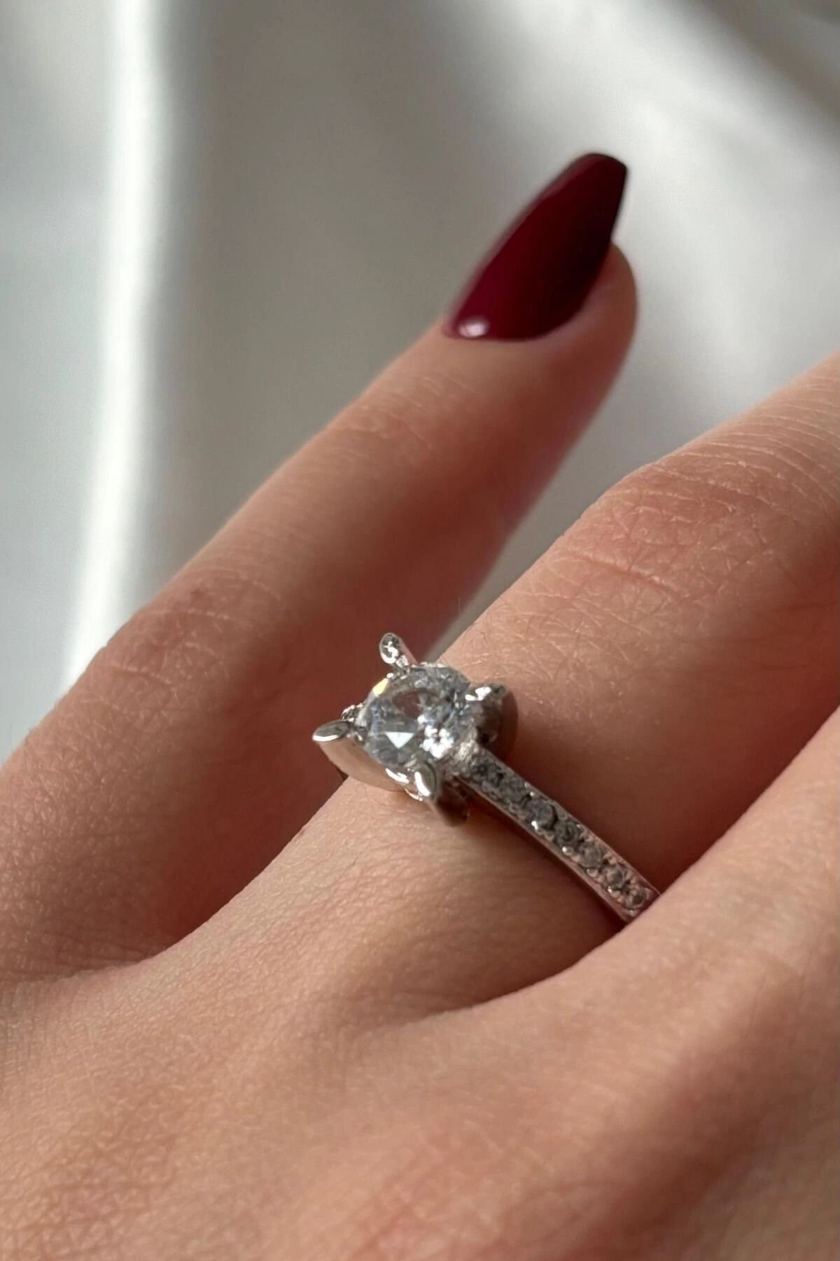 Premium Seri Yuvarlak Kesim Klasik Tek Taş Yarım Tur Zirkon Taşlı Ayarlanabilir Kadın Çelik Yüzük