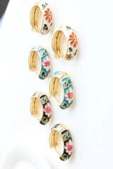 Mineli Renkli Çiçek Halka Tasarım Kararmaz Renk Atmaz Kadın Çelik Küpe