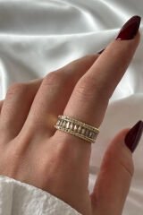 Premium Seri Baget Taşlı Yarım Tur Tasarım Ayarlanabilir Kadın Çelik Yüzük