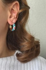 Mineli Renkli Çiçek Halka Tasarım Kararmaz Renk Atmaz Kadın Çelik Küpe