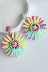 Yeni Sezon Hasır Çok Renkli Papatya Tasarım Sallantılı Yazlık Hafif Kadın Küpe