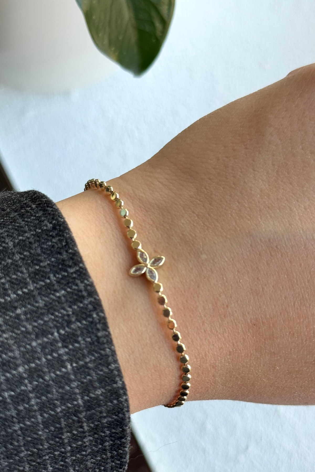 V.İ.P Seri Ezme Zincirli Yonca Çiçek Model Renk Atmaz Kararmaz Garantili Kadın Çelik Bileklik Gold