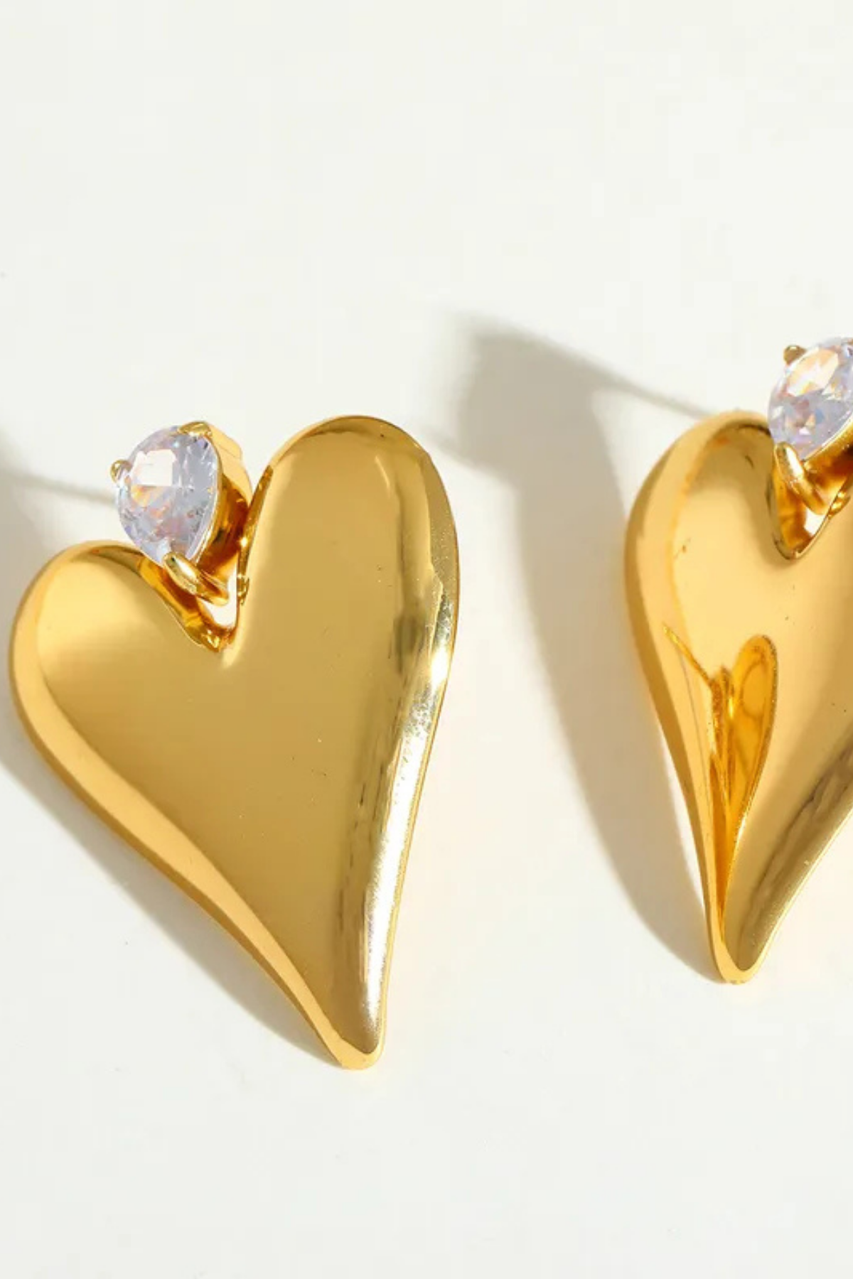 Premium Seri Amora Shine Bombeli Kalp Tasarım Damla Zirkon Taş Detaylı Kadın Çelik Küpe