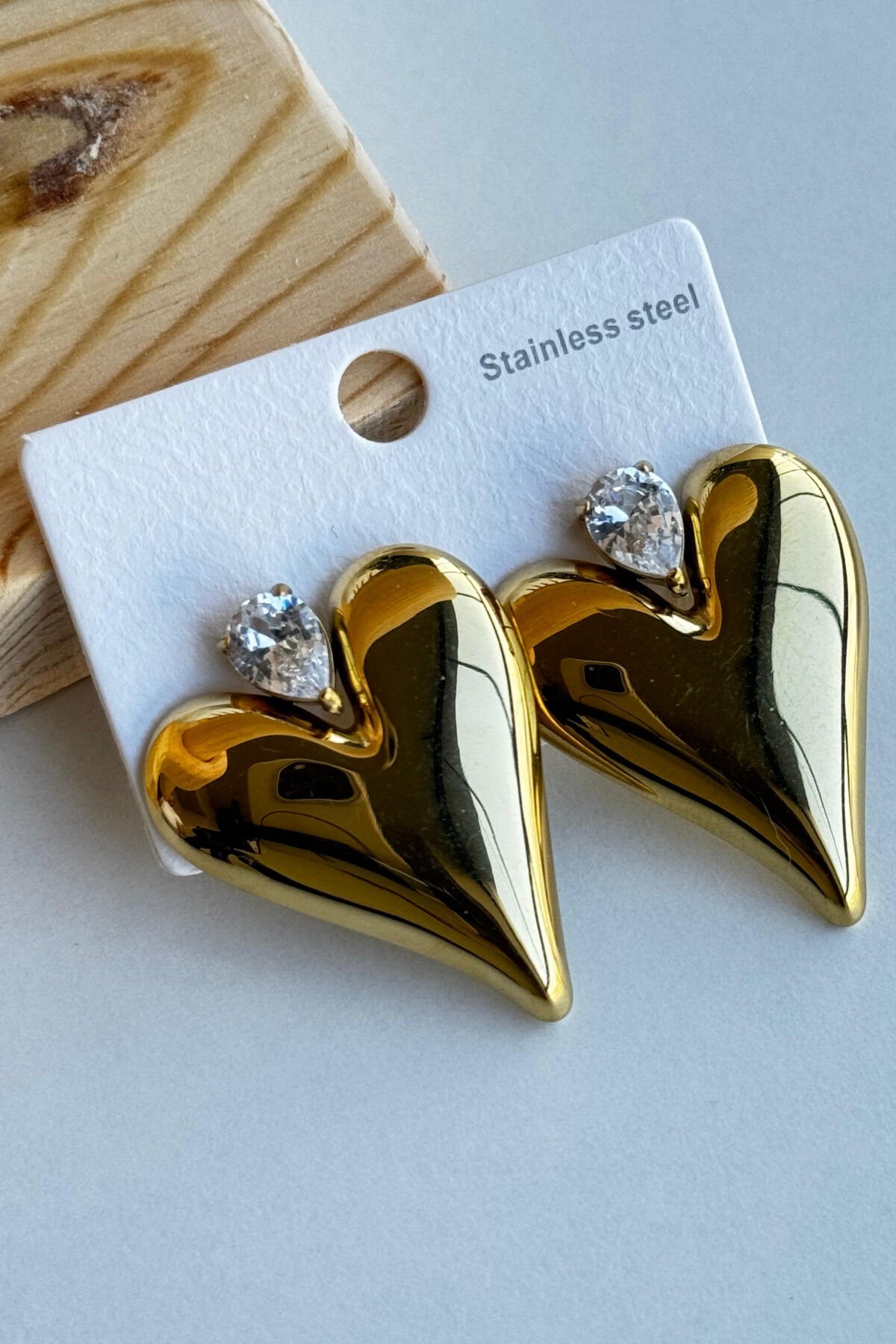 Premium Seri Amora Shine Bombeli Kalp Tasarım Damla Zirkon Taş Detaylı Kadın Çelik Küpe