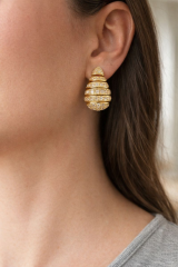 Exclusive Seri Zirkon Taşlı Gold Renk Ünlü Marka Model Kararma Yapmayan Kadın Şık Küpe