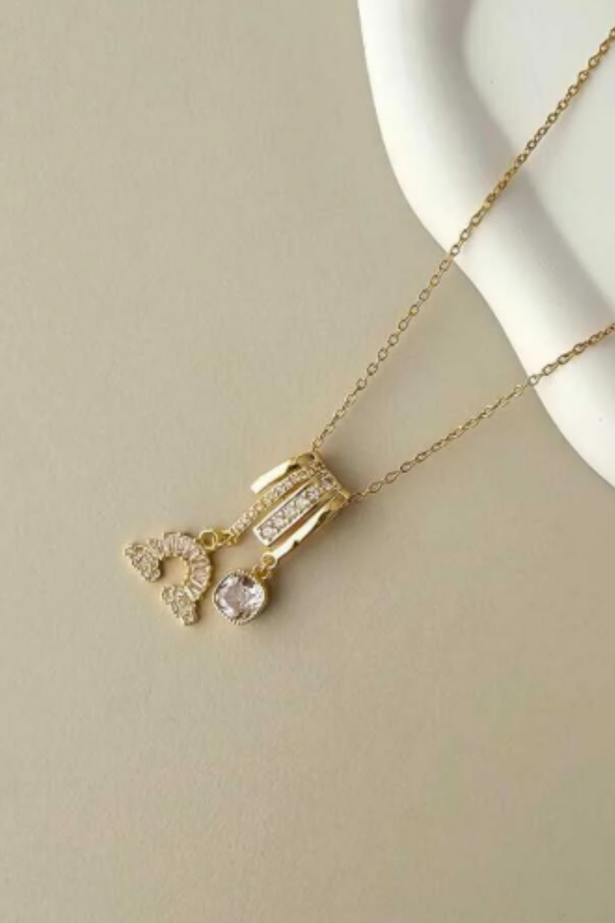 Zarif Gökkuşağı Baget Zirkon Taş Tasarım Renk Atmaz Kararmaz Kadın Çelik Kolye