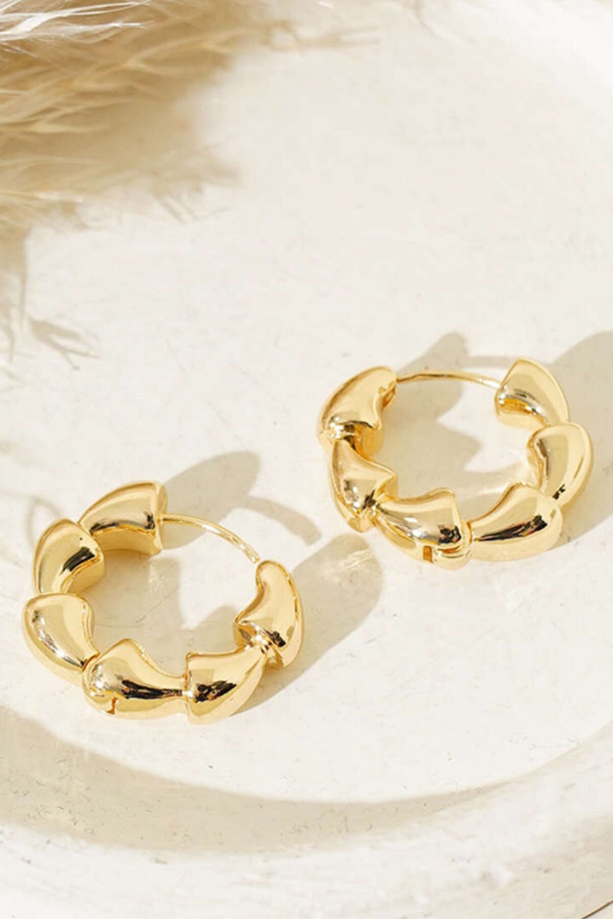 Yeni Sezon Bombeli Cilalı Katmanlı İstiridye Tasarım Model Kadın Çelik Küpe