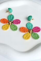 Yeni Sezon Çok Renkli Hasır Çiçek Tasarım Sallantılı Yazlık Hafif Kadın Küpe