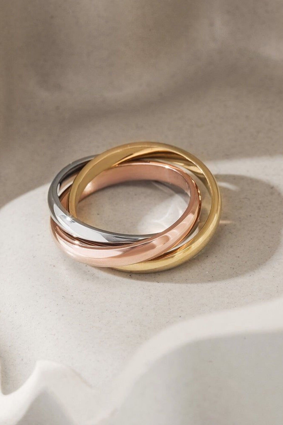 Premıum Seri Trinity Tasarım 3'lü İç içe Geçmiş Numaralı Kadın Çelik Stres Yüzüğü