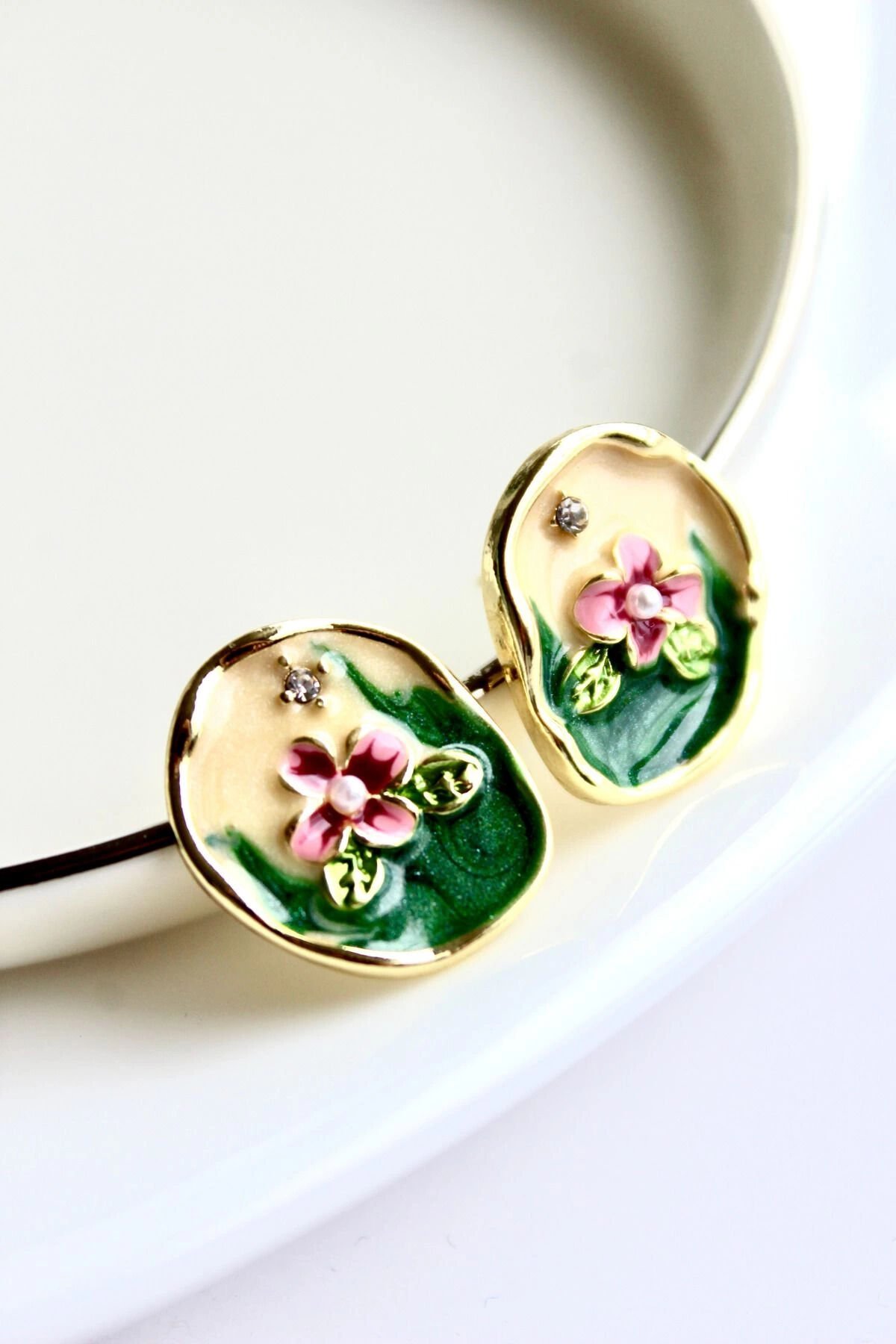 Vintage Pembe Çiçek Motifli 3d Tablo Tasarım Kadın Çelik Küpe