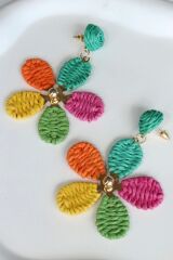 Yeni Sezon Çok Renkli Hasır Çiçek Tasarım Sallantılı Yazlık Hafif Kadın Küpe