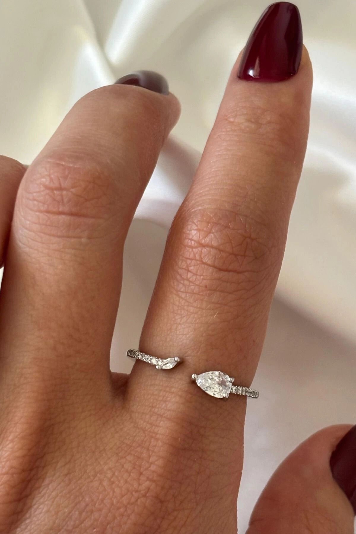 İthal Seri Zarif Zirkon Taşlı Damla Tasarım Ayarlanabilir Kadın Çelik Yüzük