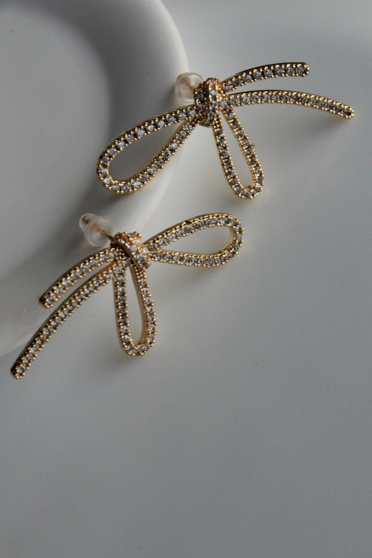 Premium Seri İthal Zirkon Taş Kaplama Büyük Fiyonk Model Kararmayan Şık Tasarım Kadın Küpe