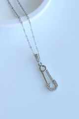 Zarif Zirkon Taşlı Kilitli İğne Tasarım Renk Atmaz Kararmaz Kadın Çelik Kolye