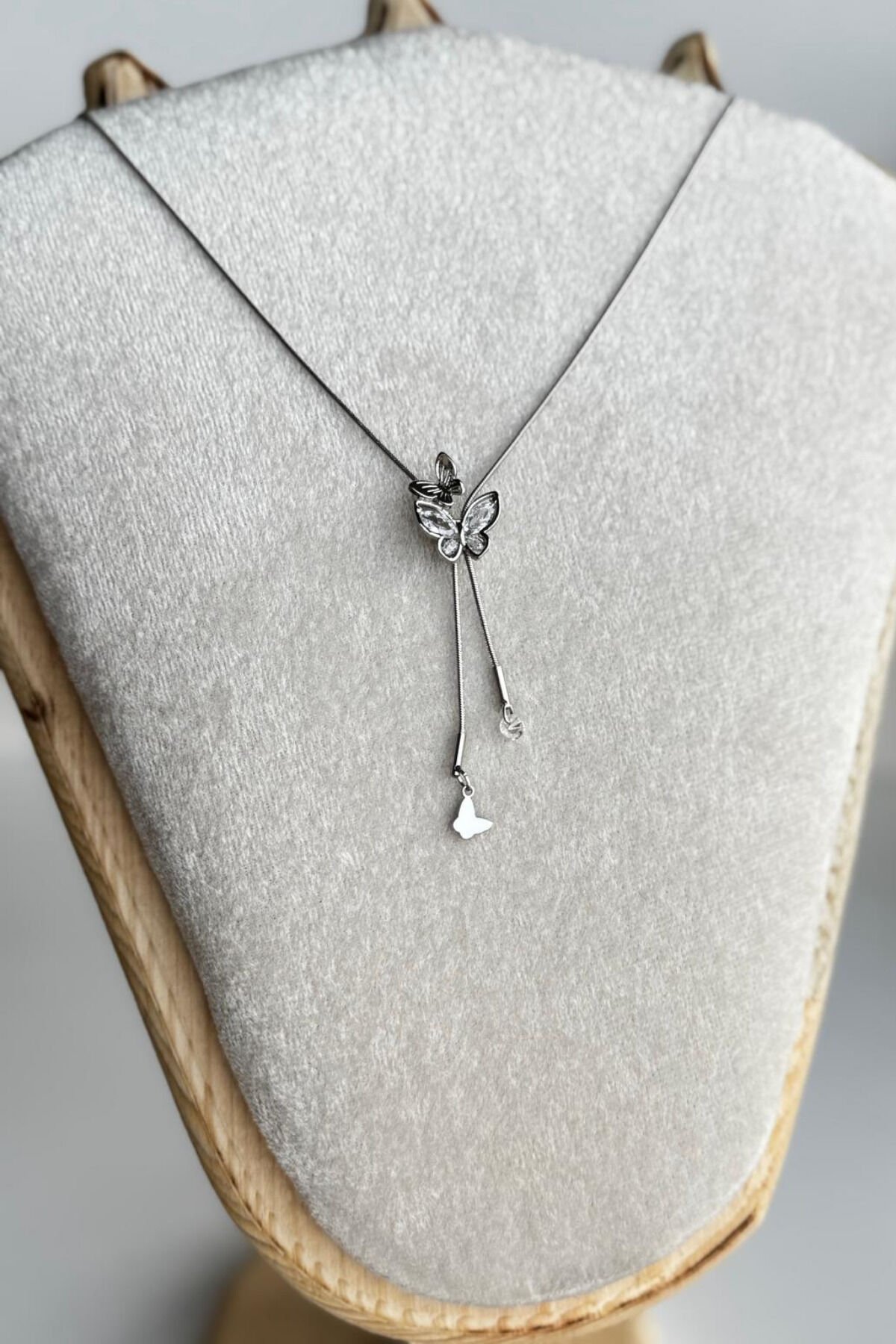 Zarif Asansörlü Kelebek Y Tasarım 60 Cm Renk Atmaz Kararmaz Kadın Çelik Kolye