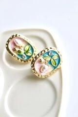 Vintage Incili Beyaz Gül Motifli 3d Tablo Tasarım Kadın Çelik Küpe