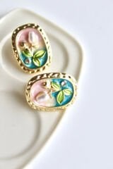 Vintage Incili Beyaz Gül Motifli 3d Tablo Tasarım Kadın Çelik Küpe