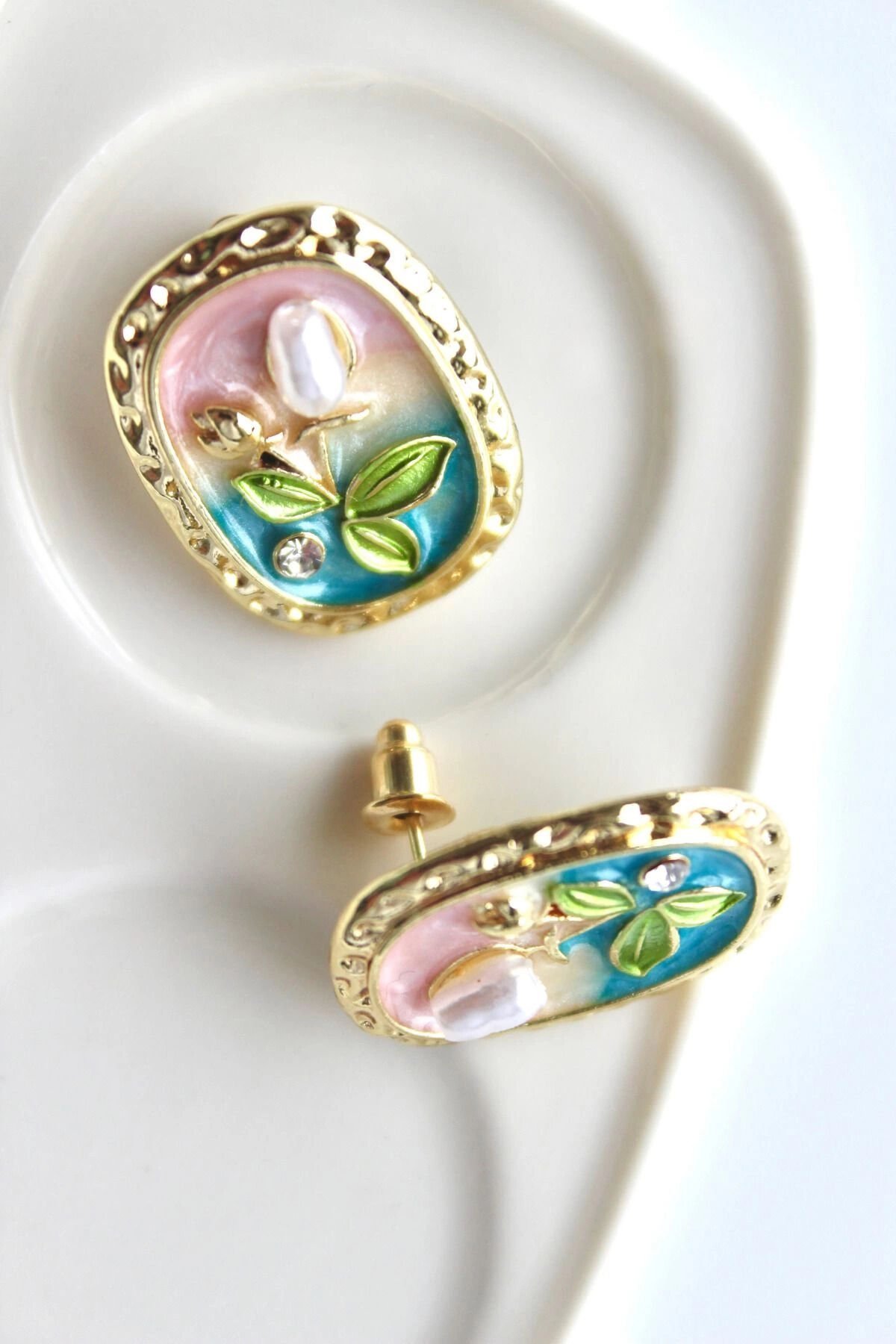 Vintage Incili Beyaz Gül Motifli 3d Tablo Tasarım Kadın Çelik Küpe