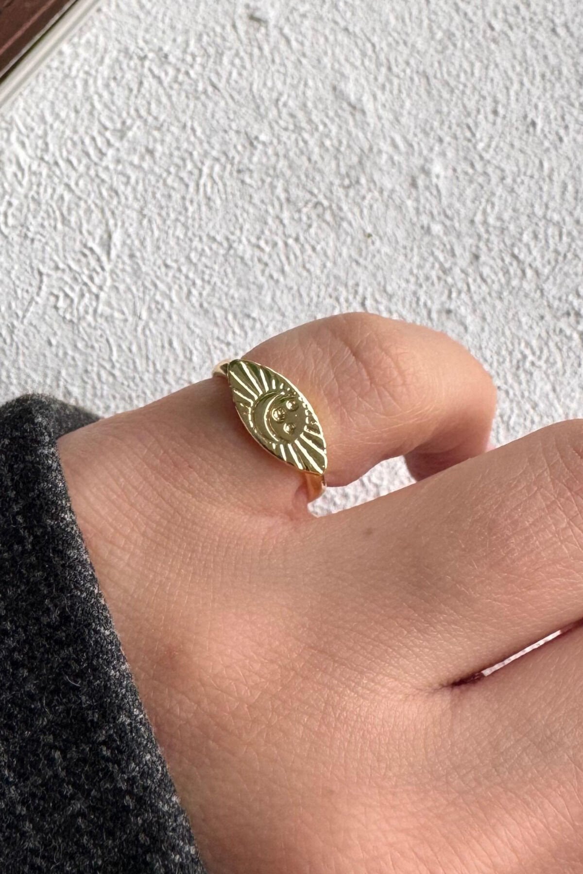 Gold Plaka Gök Yüzü İşlemeli Ayarlanabilir Serçe Parmak Yüzüğü