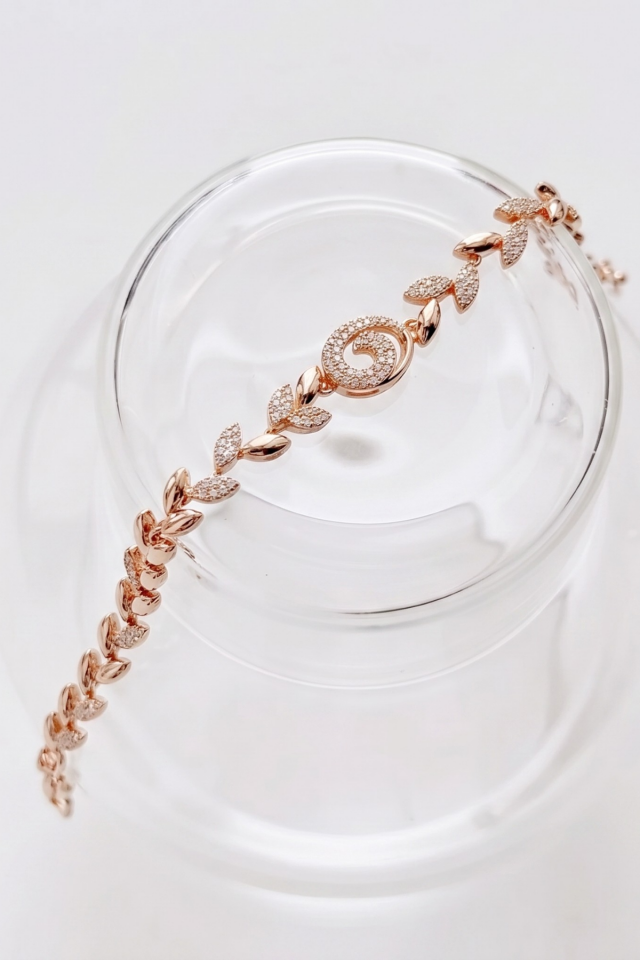 Kararmaz Renk Atmaz Xuping Rose Gold Yaprak Motifli Zirkon Taşlı Kadın Çelik Bileklik