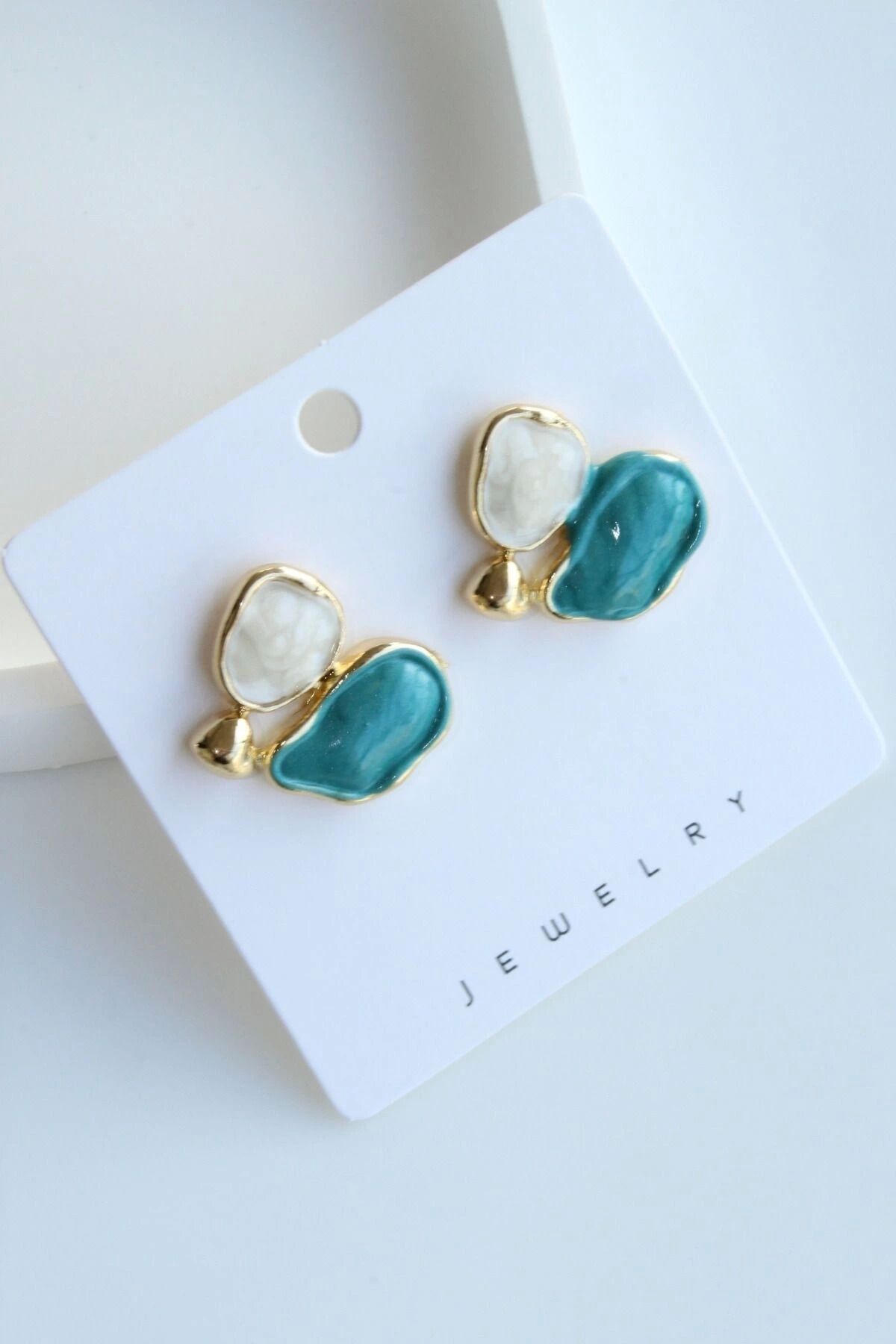 Özel Tasarım Mineli Kararmaz Renk Atmaz Kadın Çelik Küpe