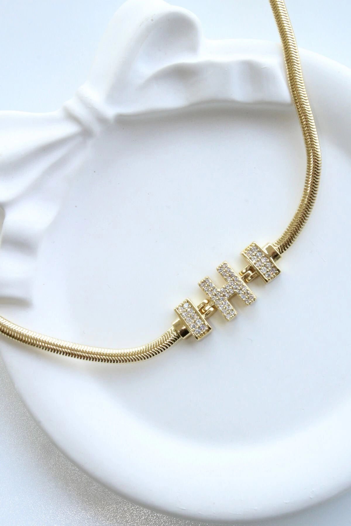 İthal Seri H Harfi Balık Sırtı Zincirli Kadın Çelik Bileklik Kararmaz Renk Atmaz