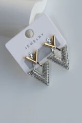 Premium Seri İthal Gümüş Zirkon Taş V Harf Model Sallantılı Gold Kararmayan Şık Kadın Küpe