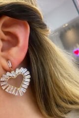 Sallantılı Full Zirkon Taşlı Kalp Tasarım Kararmaz Renk Atmaz Kadın Çelik Küpe