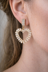 Sallantılı Full Zirkon Taşlı Kalp Tasarım Kararmaz Renk Atmaz Kadın Çelik Küpe