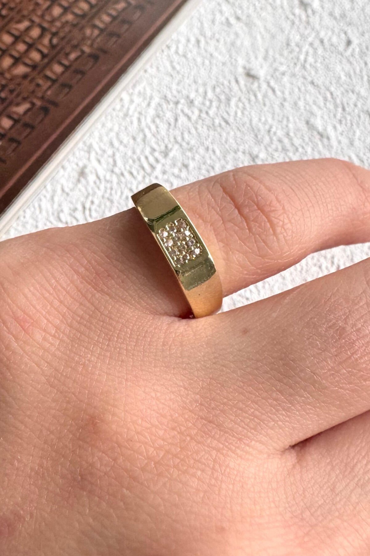 Gold Dikdörtgen Zirkon Taş Detaylı Plaka Tasarım Ayarlanabilir Serçe Parmak Yüzüğü