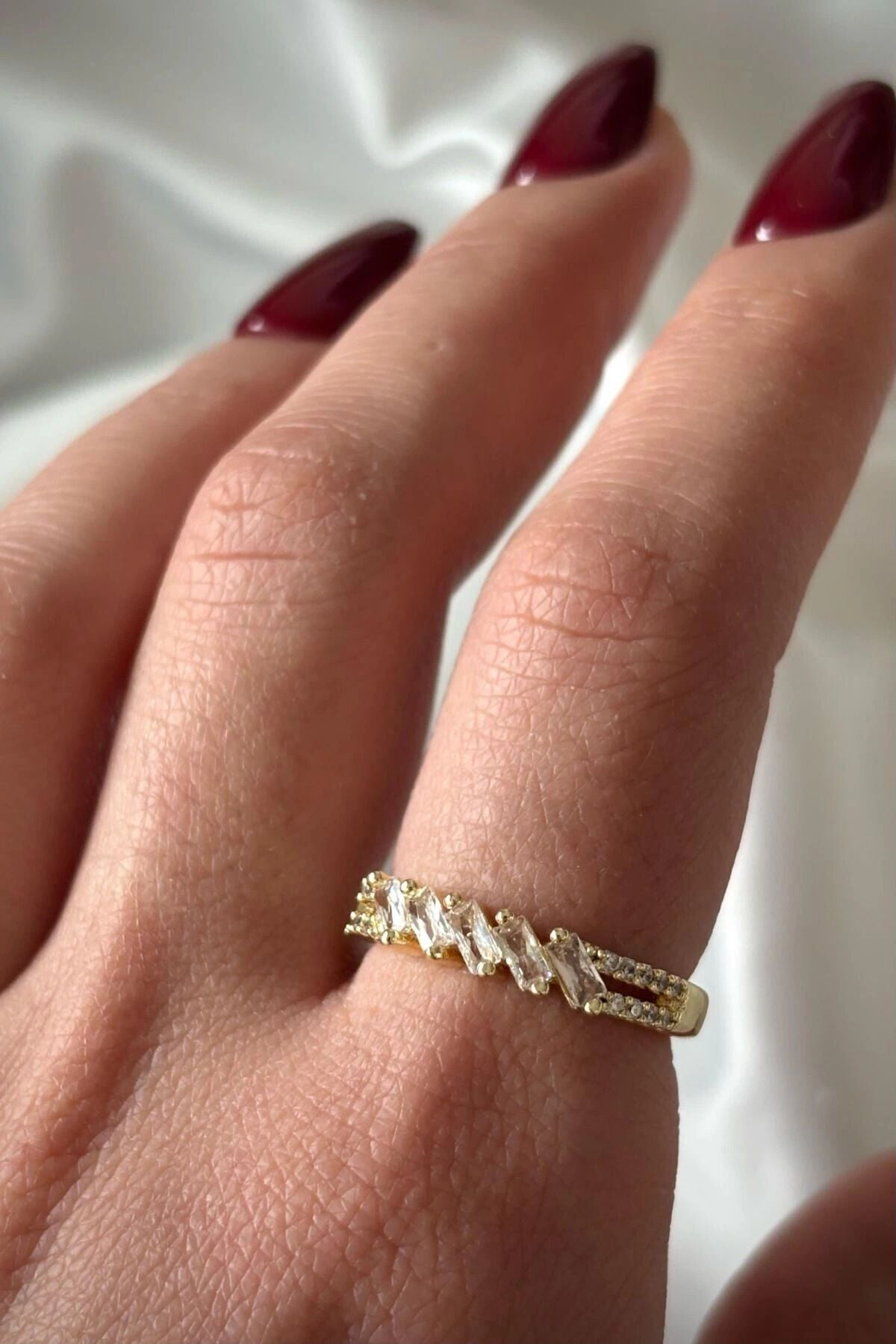 Premium Seri Fivestone Model Çapraz Baget Zirkon Taşlı Tasarım Ayarlanabilir Kadın Çelik Yüzük Gold