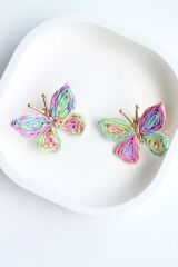 Yeni Sezon Çok Renkli Hasır Kelebek Tasarım Yazlık Hafif Kadın Küpe