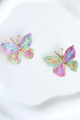 Yeni Sezon Çok Renkli Hasır Kelebek Tasarım Yazlık Hafif Kadın Küpe