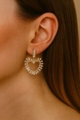 Sallantılı Full Zirkon Taşlı Kalp Tasarım Kararmaz Renk Atmaz Kadın Çelik Küpe