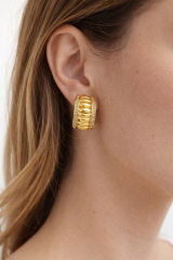 Premium Seri Ribbed Bombe Tasarım Kadın Çelik Küpe