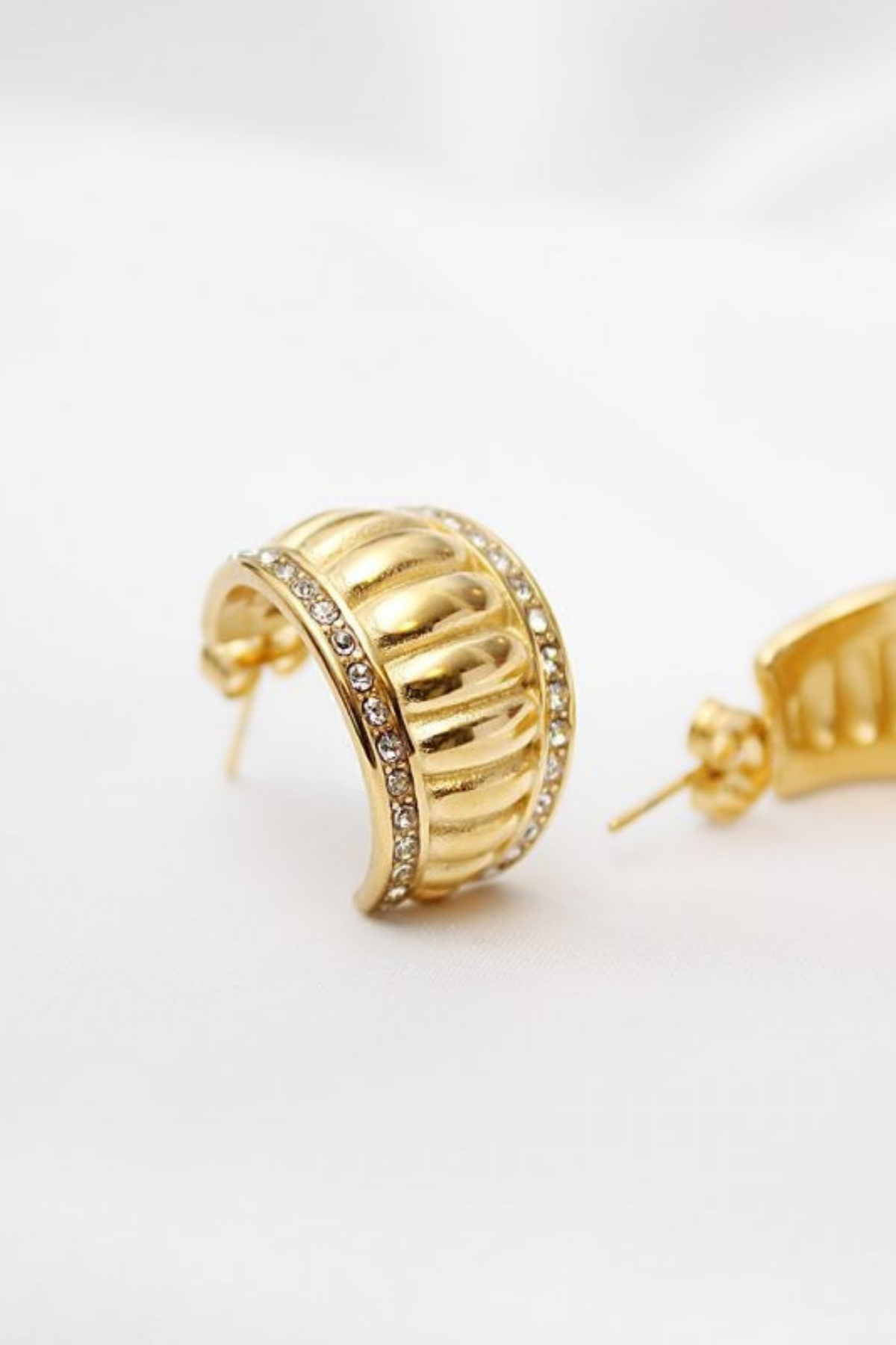 Premium Seri Ribbed Bombe Tasarım Kadın Çelik Küpe