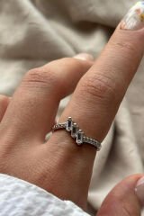 Trinity Üçlü Sıralı Baget Taşlı Ayarlanabilir Kadın Yüzük