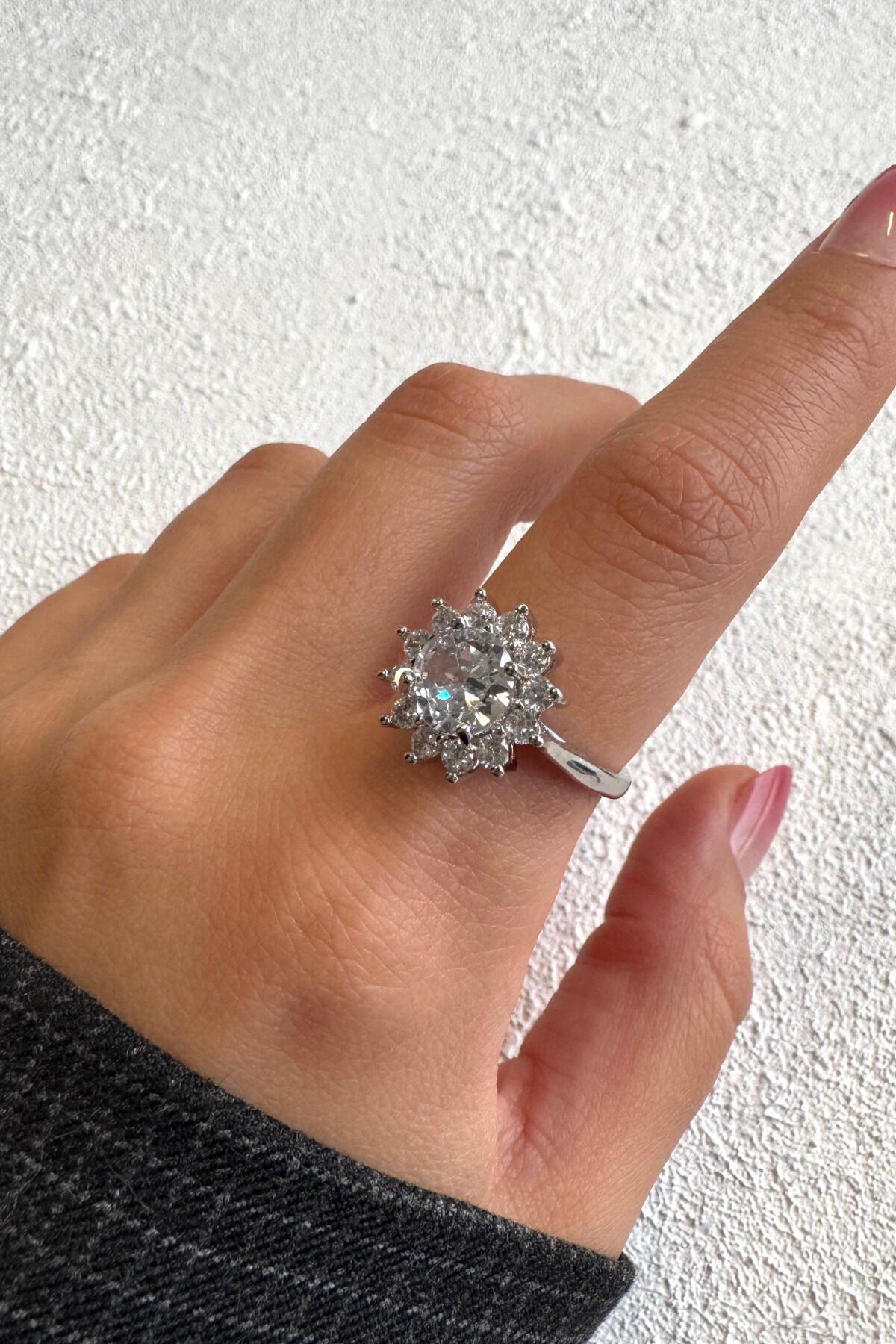 Özel Seri Duchess Zirkon Taşlı Tek Taş Tasarım Ayarlanabilir Kadın Çelik Yüzük