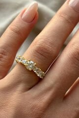 Crown Büyük Küçük Yuvarlak Sıralı Taş Pırlanta Kesim Ayarlanabilir Kadın Yüzük