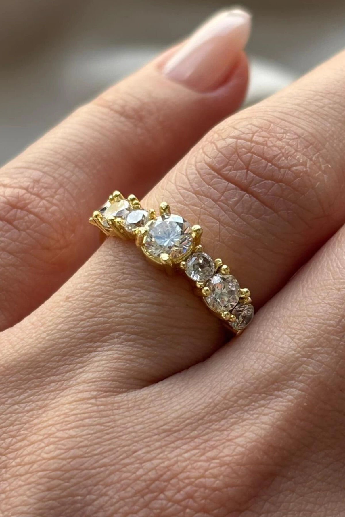 Crown Büyük Küçük Yuvarlak Sıralı Taş Pırlanta Kesim Ayarlanabilir Kadın Yüzük