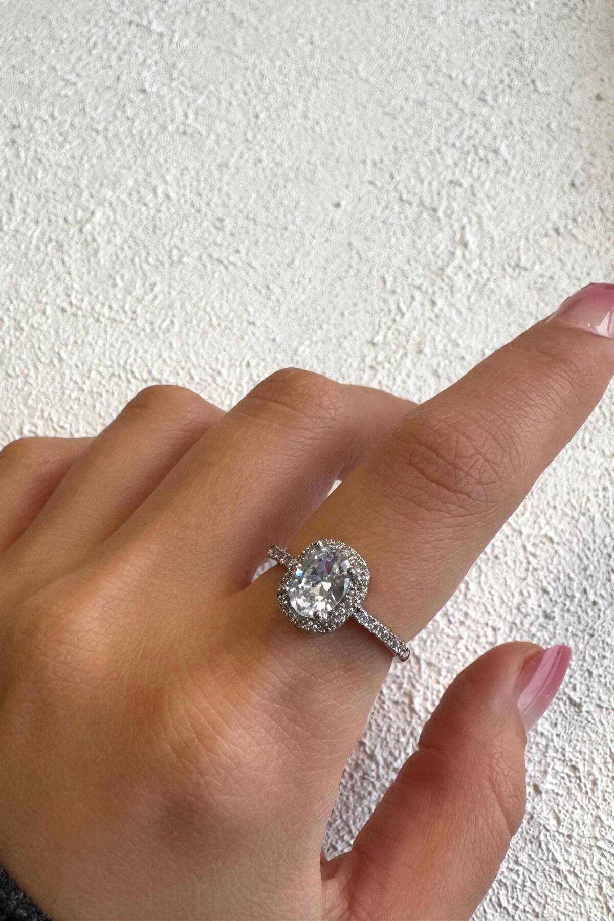 Özel Seri Ovelia Baget Tek Taş Yarım Tur Minimal Taşlı Tasarım Ayarlanabilir Kadın Çelik Yüzük