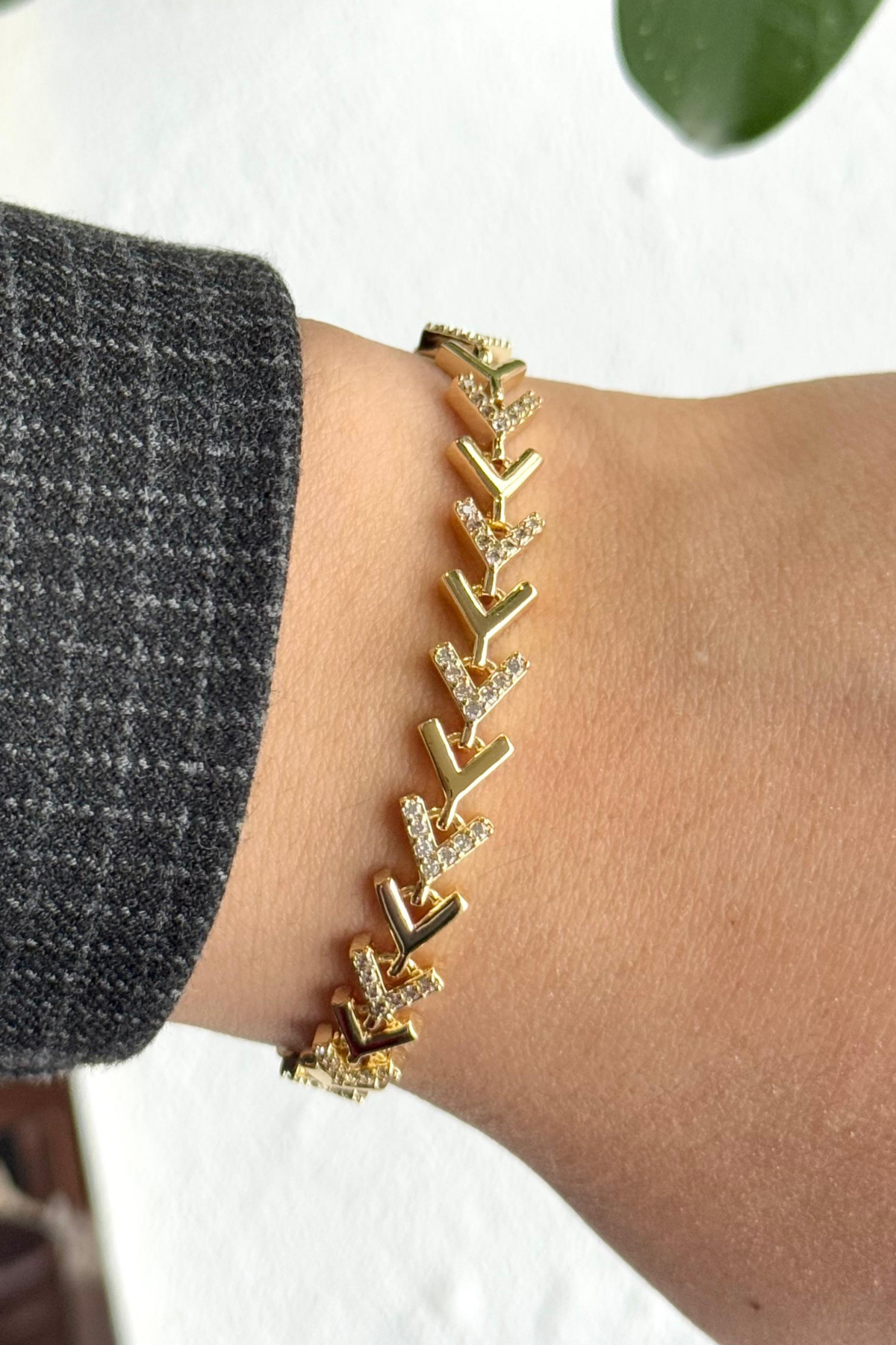 Vera Chain V Model Kuyumcu İşçiliği 14K Altın Kaplama Premium Seri Kadın Çelik Bileklik