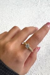 Premium Seri Royal Promise Yarım Tur Taşlı Tek Taş Tasarım Ayarlanabilir Kadın Çelik Yüzük