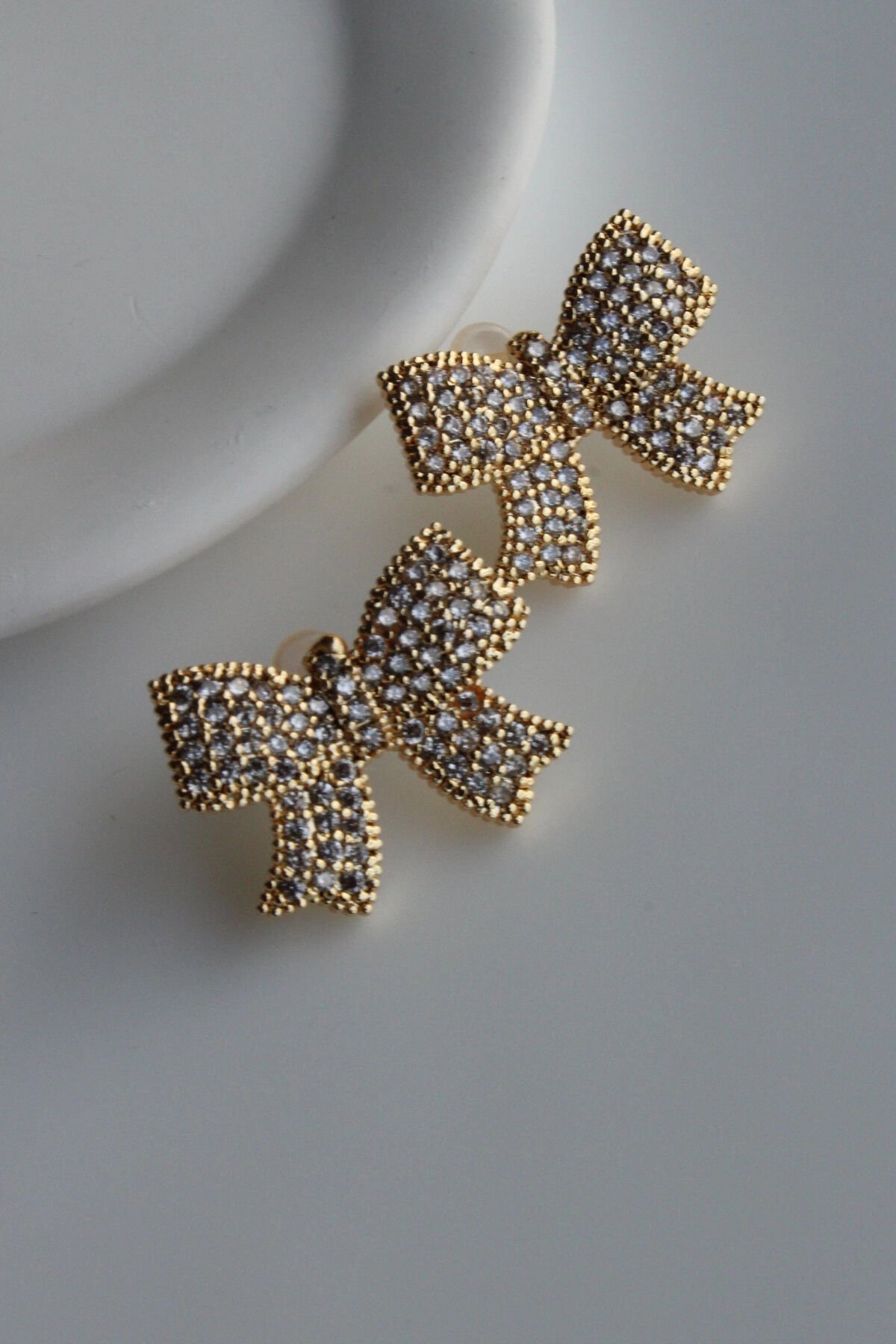 Premium Seri İthal  Zirkon Taş Kaplama Fiyonk Model Kararmayan Şık Tasarım Gold Renk Kadın Küpe